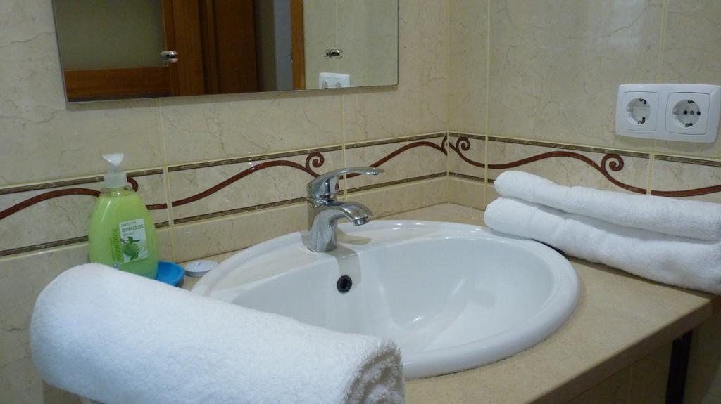 Azores Holidays House -B&B - Suites - Self Check-In Keyboard Понта-Делгада Екстер'єр фото