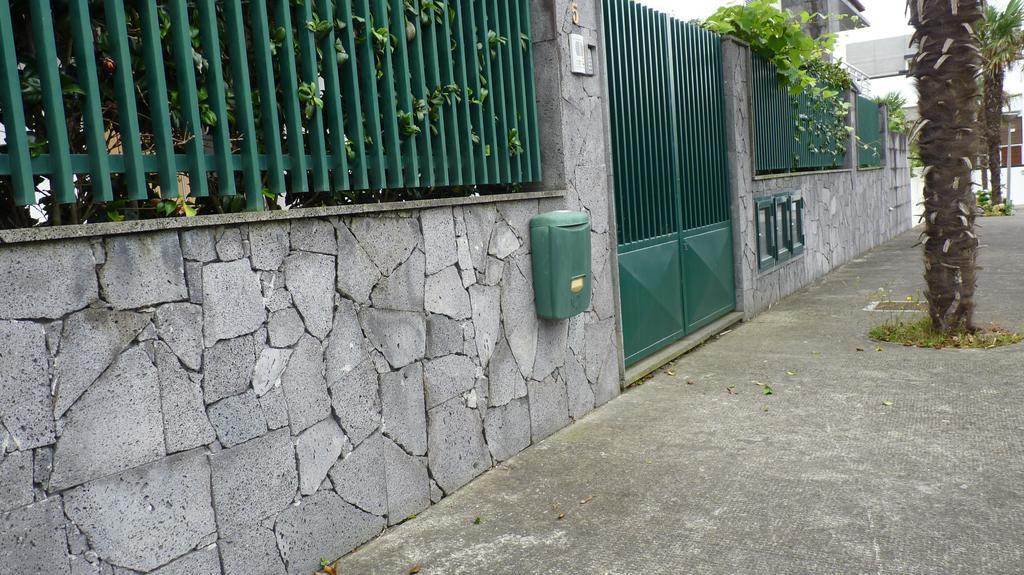 Azores Holidays House -B&B - Suites - Self Check-In Keyboard Понта-Делгада Екстер'єр фото